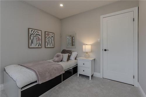 1336 Monmouth Drive, Burlington, ON - Indoor Photo Showing Bedroom