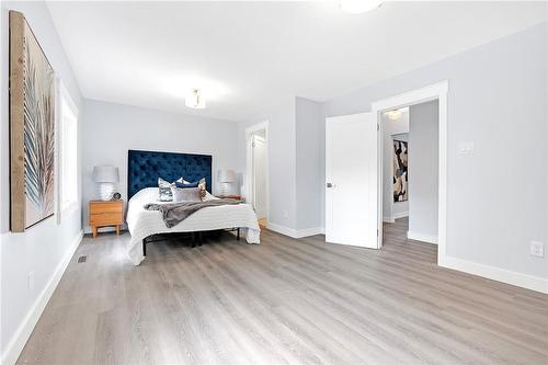 851 Garth Street, Hamilton, ON - Indoor Photo Showing Bedroom