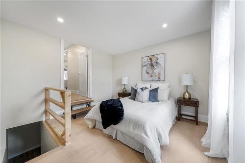 22 Windsor Street, Hamilton, ON - Indoor Photo Showing Bedroom