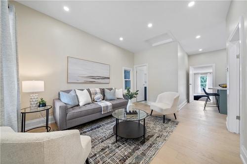 22 Windsor Street, Hamilton, ON - Indoor Photo Showing Living Room