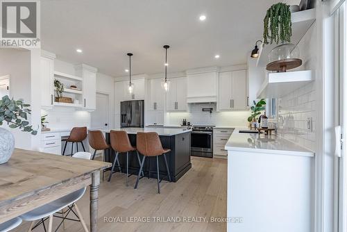 28 Hazelwood Pass N, Thames Centre (Dorchester), ON - Indoor Photo Showing Kitchen With Upgraded Kitchen