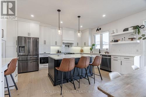 28 Hazelwood Pass N, Thames Centre (Dorchester), ON - Indoor Photo Showing Kitchen With Upgraded Kitchen