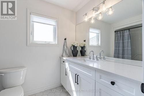 28 Hazelwood Pass N, Thames Centre (Dorchester), ON - Indoor Photo Showing Bathroom