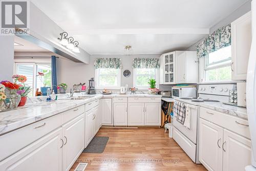 1776 Big Bay Point Road, Innisfil, ON - Indoor Photo Showing Kitchen