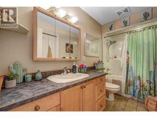 1049 Churchill Avenue Unit# 102, Penticton, BC - Indoor Photo Showing Bathroom