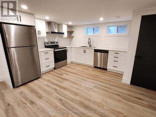 B - 210 Melrose Avenue, Kitchener, ON - Indoor Photo Showing Kitchen