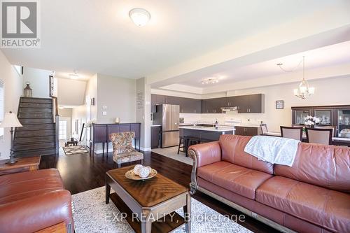 4486 Saw Mill Drive, Niagara Falls, ON - Indoor Photo Showing Living Room