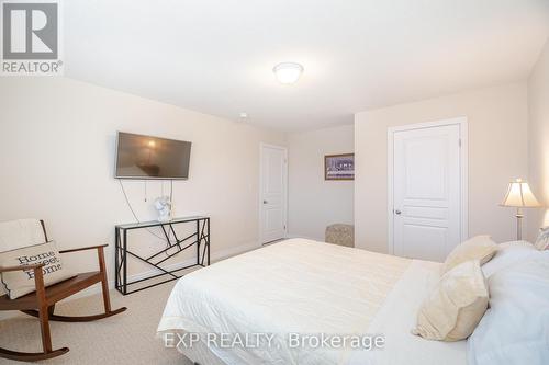 4486 Saw Mill Drive, Niagara Falls, ON - Indoor Photo Showing Bedroom