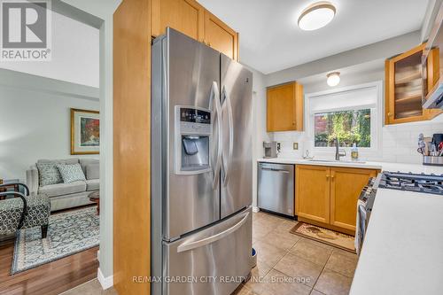 111 Magnolia Crescent, Grimsby, ON - Indoor Photo Showing Kitchen