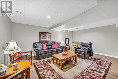 111 Magnolia Crescent, Grimsby, ON - Indoor Photo Showing Living Room