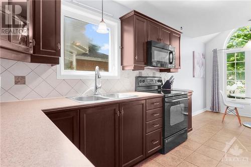 114 Echowoods Avenue, Ottawa, ON - Indoor Photo Showing Kitchen With Double Sink