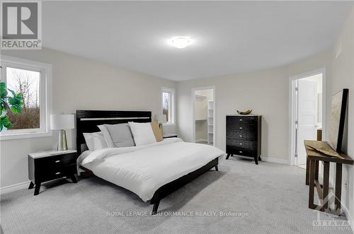 517 Paakanaak Avenue, Ottawa, ON - Indoor Photo Showing Bedroom