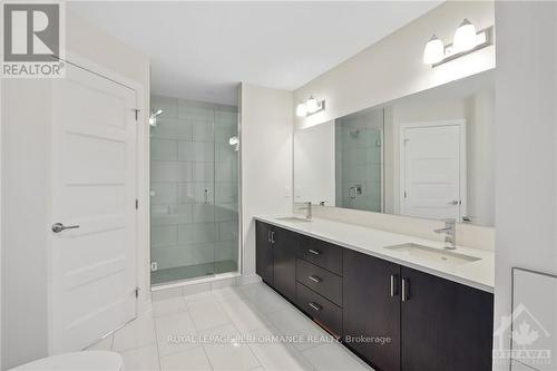 517 Paakanaak Avenue, Ottawa, ON - Indoor Photo Showing Bathroom