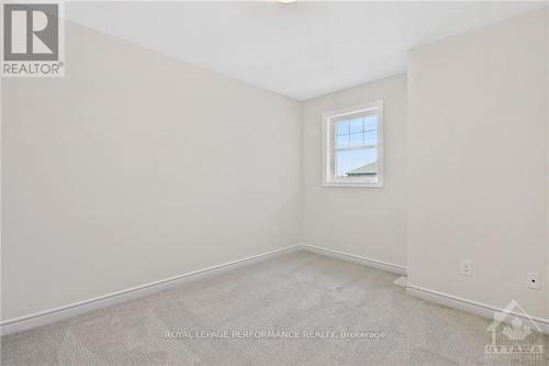 517 Paakanaak Avenue, Ottawa, ON - Indoor Photo Showing Other Room