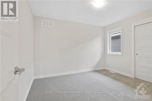 517 Paakanaak Avenue, Ottawa, ON - Indoor Photo Showing Other Room