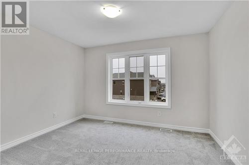 517 Paakanaak Avenue, Ottawa, ON - Indoor Photo Showing Other Room