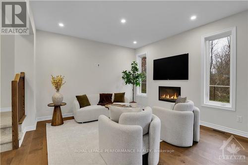 517 Paakanaak Avenue, Ottawa, ON - Indoor With Fireplace