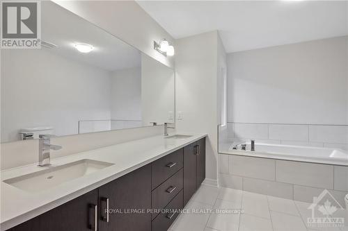 517 Paakanaak Avenue, Ottawa, ON - Indoor Photo Showing Bathroom