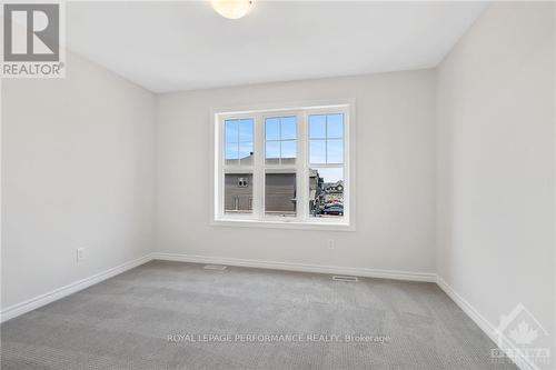 517 Paakanaak Avenue, Ottawa, ON - Indoor Photo Showing Other Room