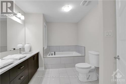 517 Paakanaak Avenue, Ottawa, ON - Indoor Photo Showing Bathroom