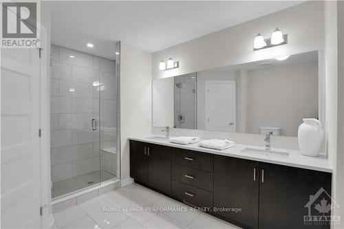 517 Paakanaak Avenue, Ottawa, ON - Indoor Photo Showing Bathroom