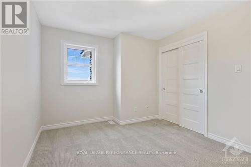 517 Paakanaak Avenue, Ottawa, ON - Indoor Photo Showing Other Room