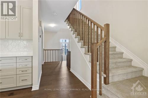 517 Paakanaak Avenue, Ottawa, ON - Indoor Photo Showing Other Room