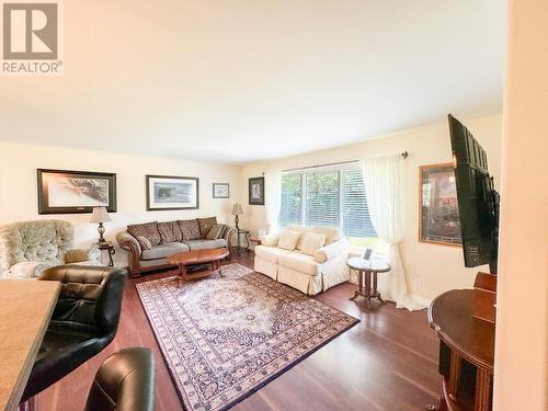 4755 Baillie Grohman Avenue, Canal Flats, BC - Indoor Photo Showing Living Room