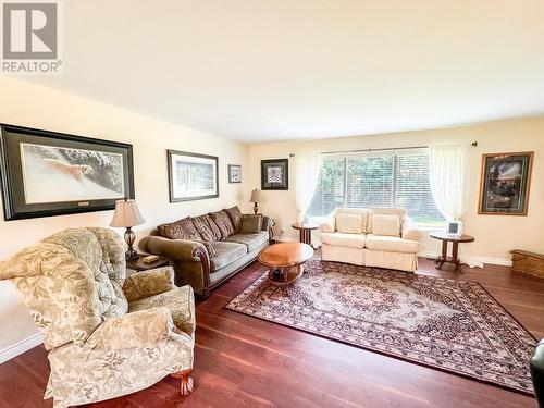 4755 Baillie Grohman Avenue, Canal Flats, BC - Indoor Photo Showing Living Room