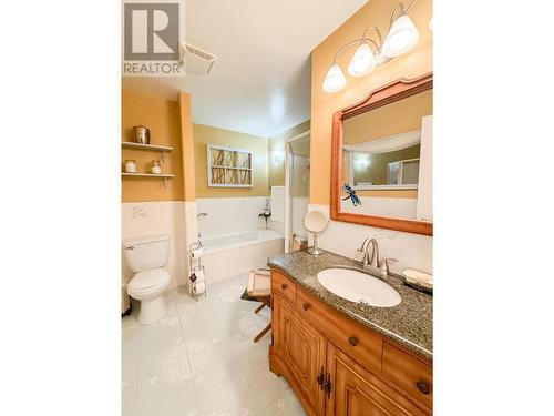 4755 Baillie Grohman Avenue, Canal Flats, BC - Indoor Photo Showing Bathroom