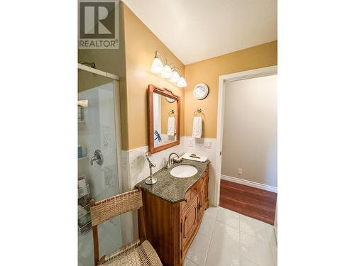 4755 Baillie Grohman Avenue, Canal Flats, BC - Indoor Photo Showing Bathroom