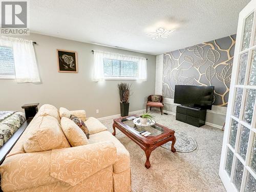 4755 Baillie Grohman Avenue, Canal Flats, BC - Indoor Photo Showing Living Room