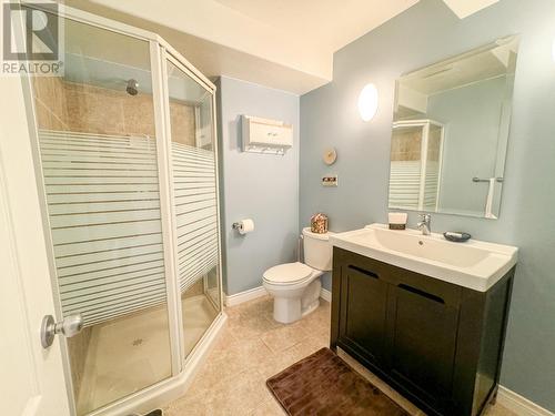 4755 Baillie Grohman Avenue, Canal Flats, BC - Indoor Photo Showing Bathroom