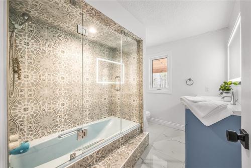 4316 Derry Road, Burlington, ON - Indoor Photo Showing Bathroom