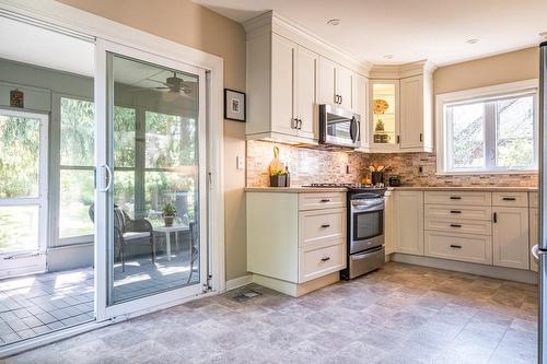 5 Rowanwood Avenue, Hamilton, ON - Indoor Photo Showing Kitchen With Upgraded Kitchen