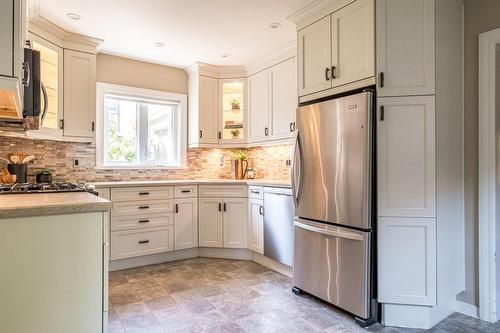 5 Rowanwood Avenue, Hamilton, ON - Indoor Photo Showing Kitchen