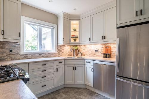 5 Rowanwood Avenue, Hamilton, ON - Indoor Photo Showing Kitchen With Upgraded Kitchen