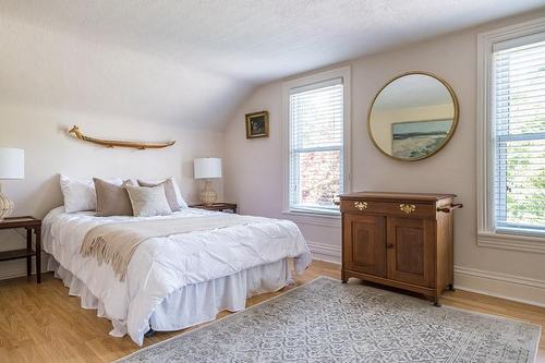 5 Rowanwood Avenue, Hamilton, ON - Indoor Photo Showing Bedroom