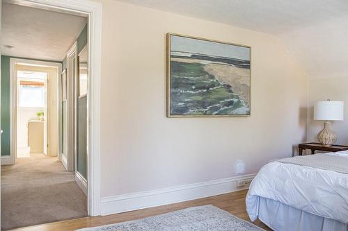 5 Rowanwood Avenue, Hamilton, ON - Indoor Photo Showing Bedroom