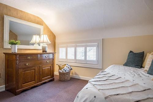 5 Rowanwood Avenue, Hamilton, ON - Indoor Photo Showing Bedroom