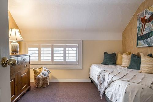 5 Rowanwood Avenue, Hamilton, ON - Indoor Photo Showing Bedroom