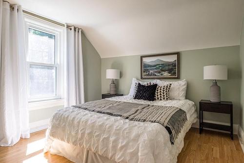 5 Rowanwood Avenue, Hamilton, ON - Indoor Photo Showing Bedroom