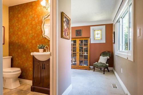 5 Rowanwood Avenue, Hamilton, ON - Indoor Photo Showing Bathroom