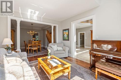 116 Pinemeadow Drive, Vaughan, ON - Indoor Photo Showing Living Room