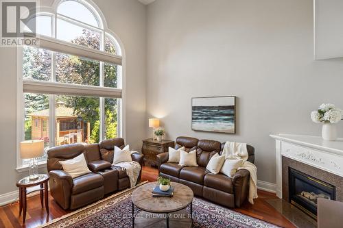 116 Pinemeadow Drive, Vaughan, ON - Indoor Photo Showing Living Room With Fireplace