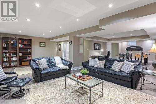 116 Pinemeadow Drive, Vaughan, ON - Indoor Photo Showing Living Room