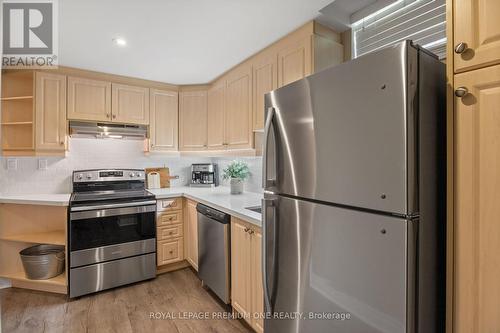 116 Pinemeadow Drive, Vaughan, ON - Indoor Photo Showing Kitchen