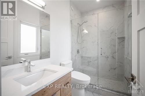 156 Country Meadow Drive, Ottawa, ON - Indoor Photo Showing Bathroom