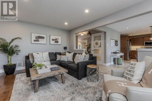 2440 Auckland Drive, Burlington, ON - Indoor Photo Showing Living Room