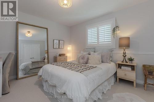 2440 Auckland Drive, Burlington, ON - Indoor Photo Showing Bedroom